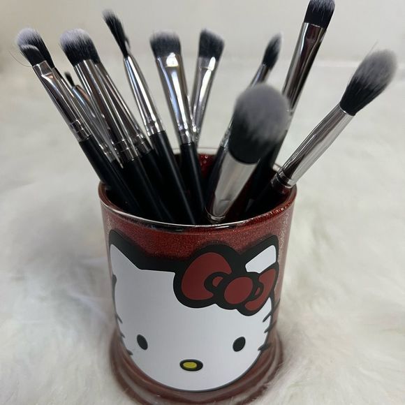 Hello Kitty Makeup Brush holder with makeup brushes - Picture 2 of 2
